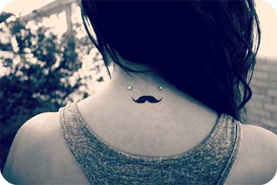 com tatuagem
