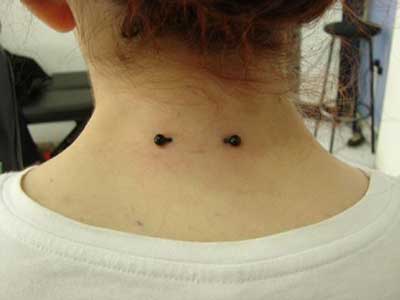 fotos de piercings na nuca