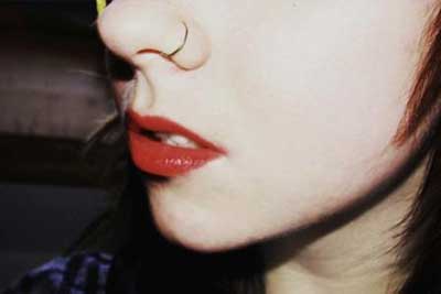 no nariz1 piercing de pressão