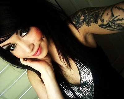 resultado final piercings na bochecha em imagens