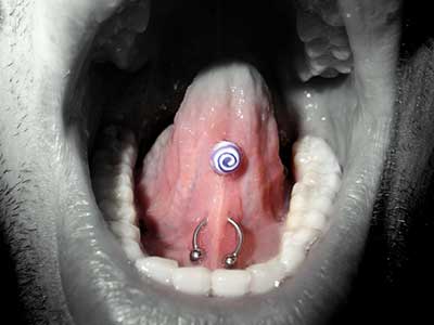 Piercing no Freio da Língua 3 piercing no freio inferior da língua