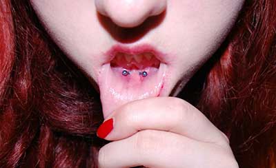 Piercing no Freio da Língua 4 piercing no freio inferior em imagens
